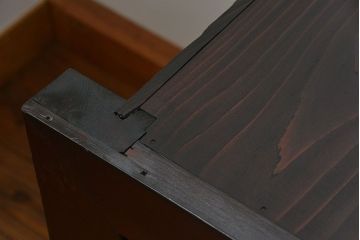 アンティーク家具　古民具・骨董 縦桟引き戸!モダンな時代箪笥ローボード(テレビボード、水屋箪笥、テレビ台、キャビネット、収納棚)