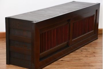 アンティーク家具　古民具・骨董 縦桟引き戸!モダンな時代箪笥ローボード(テレビボード、水屋箪笥、テレビ台、キャビネット、収納棚)