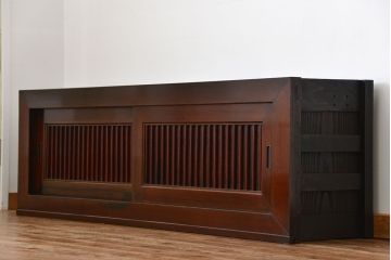 アンティーク家具　古民具・骨董 縦桟引き戸!モダンな時代箪笥ローボード(テレビボード、水屋箪笥、テレビ台、キャビネット、収納棚)