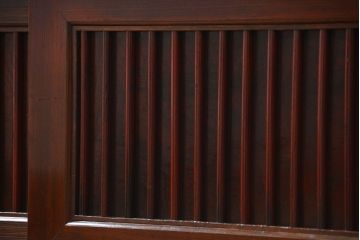 アンティーク家具　古民具・骨董 縦桟引き戸!モダンな時代箪笥ローボード(テレビボード、水屋箪笥、テレビ台、キャビネット、収納棚)