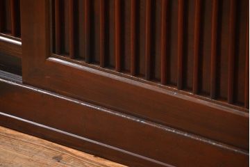 アンティーク家具　古民具・骨董 縦桟引き戸!モダンな時代箪笥ローボード(テレビボード、水屋箪笥、テレビ台、キャビネット、収納棚)