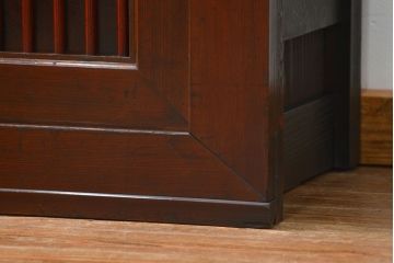 アンティーク家具　古民具・骨董 縦桟引き戸!モダンな時代箪笥ローボード(テレビボード、水屋箪笥、テレビ台、キャビネット、収納棚)