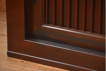 アンティーク家具　古民具・骨董 縦桟引き戸!モダンな時代箪笥ローボード(テレビボード、水屋箪笥、テレビ台、キャビネット、収納棚)
