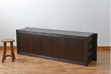 アンティーク家具　古民具・骨董 縦桟引き戸!モダンな時代箪笥ローボード(テレビボード、水屋箪笥、テレビ台、キャビネット、収納棚)