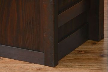 アンティーク家具　古民具・骨董 縦桟引き戸!モダンな時代箪笥ローボード(テレビボード、水屋箪笥、テレビ台、キャビネット、収納棚)