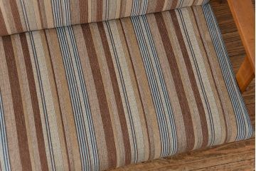 レトロ家具　アンティーク　かわいいストライプ模様のレトロな2.5人掛けソファ(ベンチ)