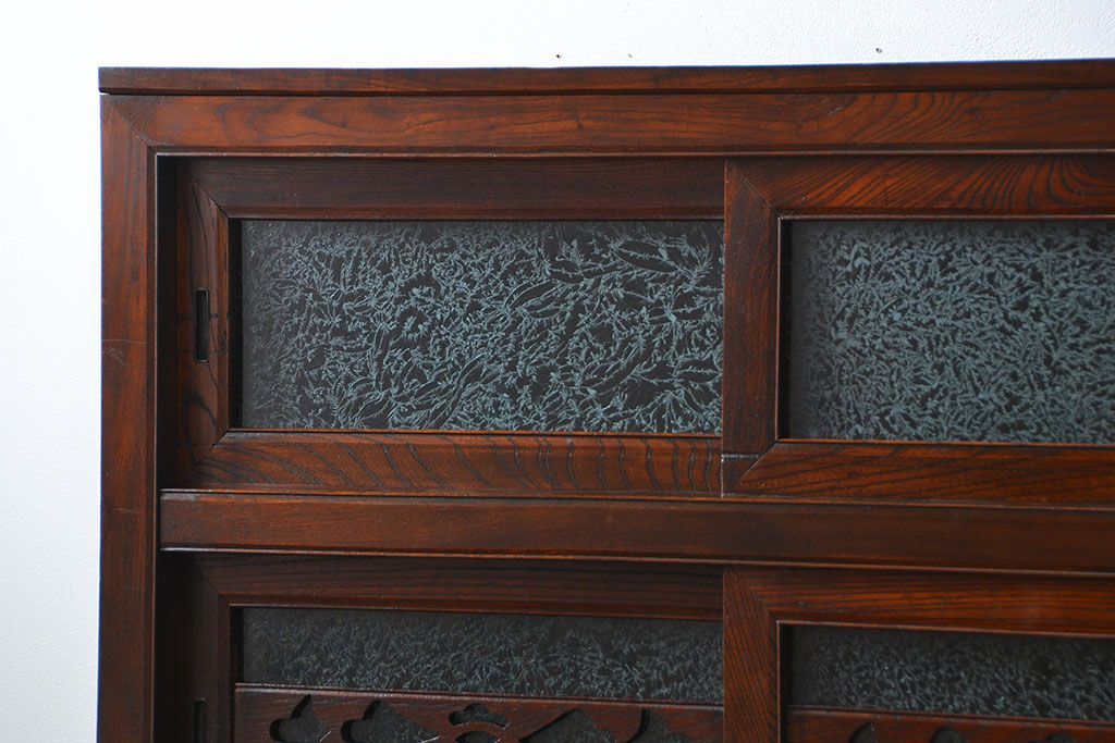 アンティーク家具　前面欅材でつくられた歴史ある四尺水屋箪笥(食器棚)