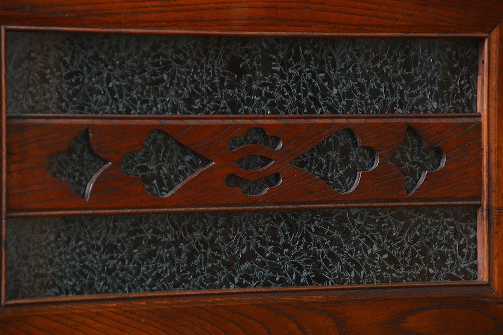 アンティーク家具　前面欅材でつくられた歴史ある四尺水屋箪笥(食器棚)