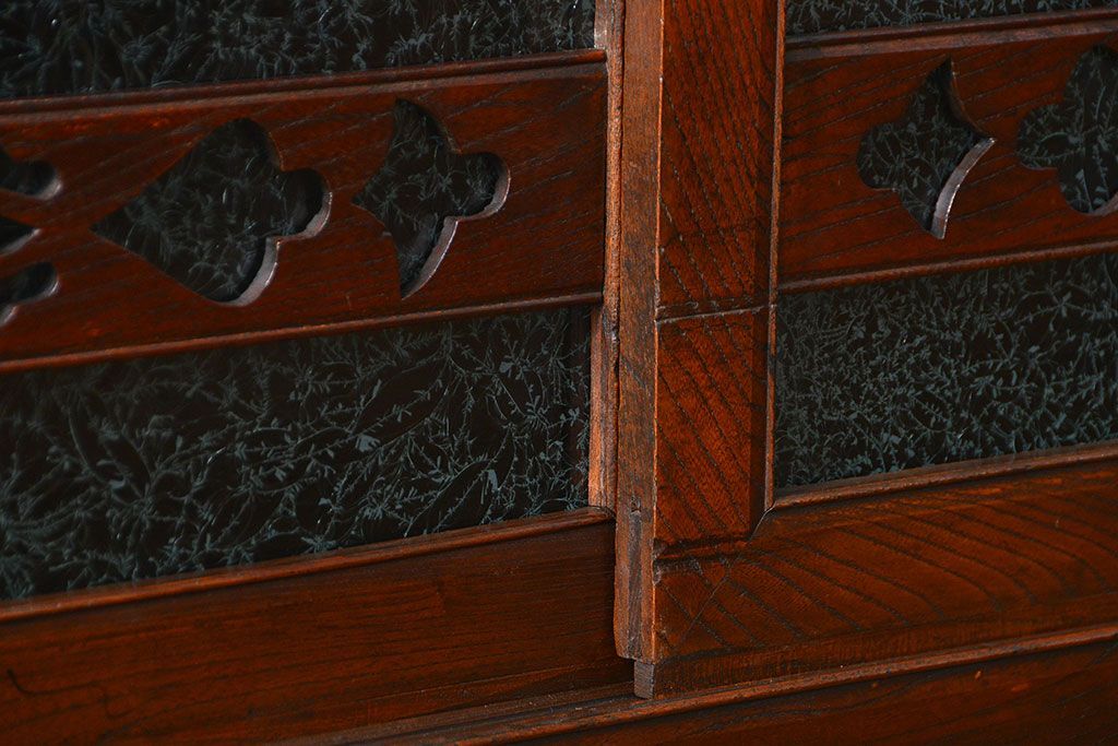 アンティーク家具　前面欅材でつくられた歴史ある四尺水屋箪笥(食器棚)