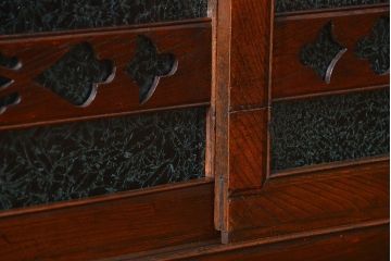 アンティーク家具　前面欅材でつくられた歴史ある四尺水屋箪笥(食器棚)