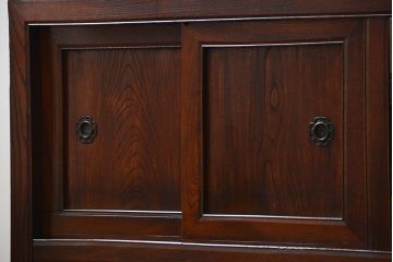 アンティーク家具　前面欅材でつくられた歴史ある四尺水屋箪笥(食器棚)