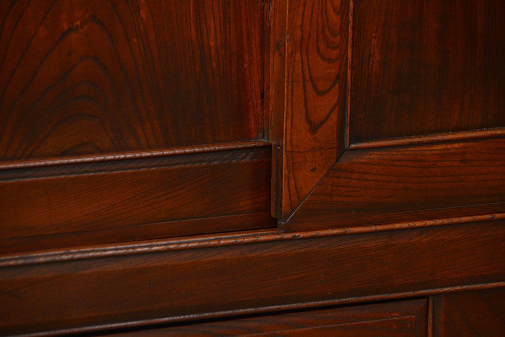 アンティーク家具　前面欅材でつくられた歴史ある四尺水屋箪笥(食器棚)