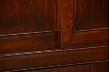 アンティーク家具　前面欅材でつくられた歴史ある四尺水屋箪笥(食器棚)