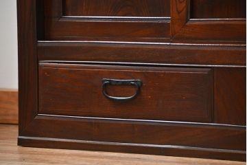 アンティーク家具　前面欅材でつくられた歴史ある四尺水屋箪笥(食器棚)