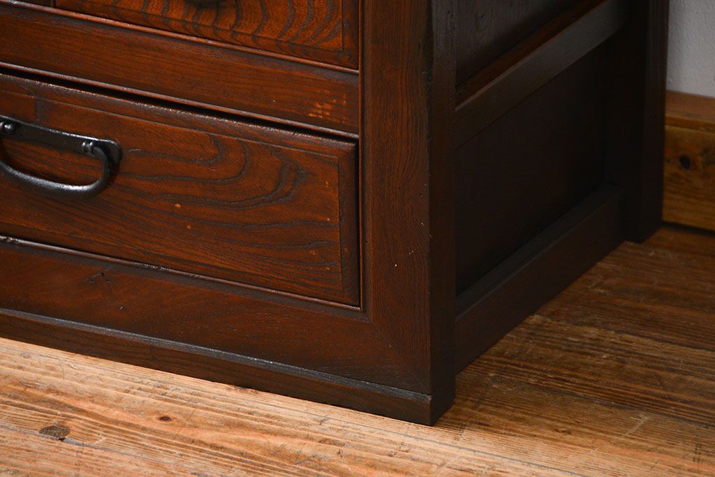 アンティーク家具　前面欅材でつくられた歴史ある四尺水屋箪笥(食器棚)