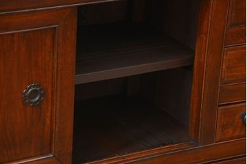 アンティーク家具　前面欅材でつくられた歴史ある四尺水屋箪笥(食器棚)