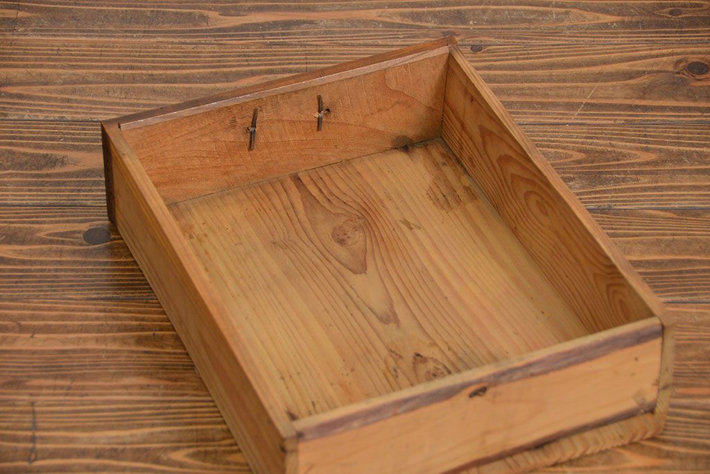 アンティーク家具　前面欅材でつくられた歴史ある四尺水屋箪笥(食器棚)