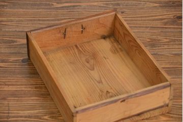 アンティーク家具　前面欅材でつくられた歴史ある四尺水屋箪笥(食器棚)