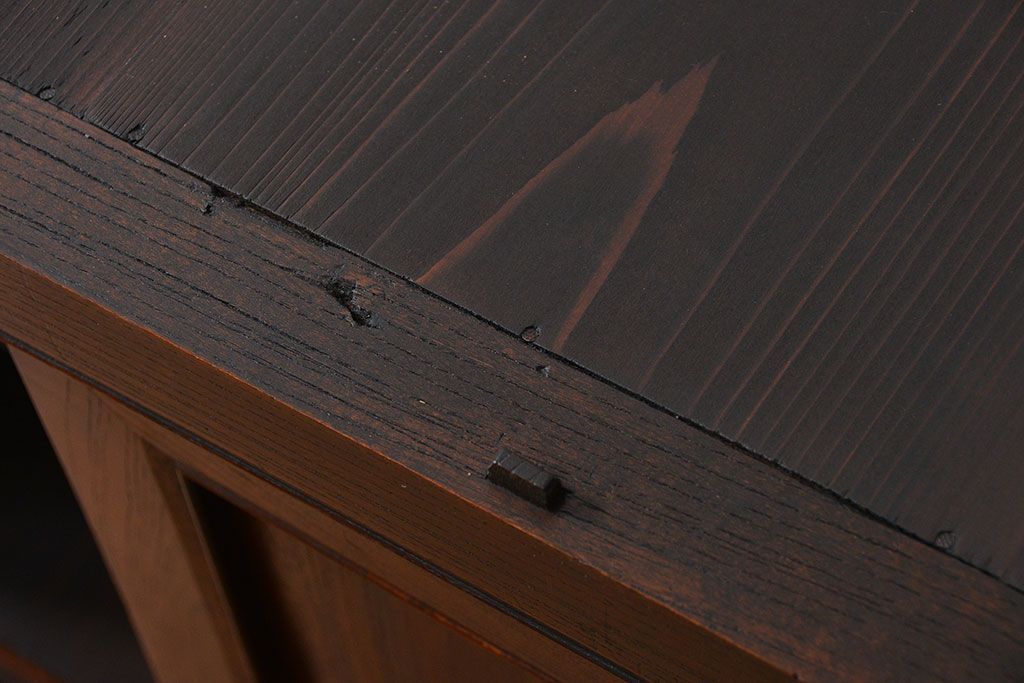 アンティーク家具　前面欅材でつくられた歴史ある四尺水屋箪笥(食器棚)