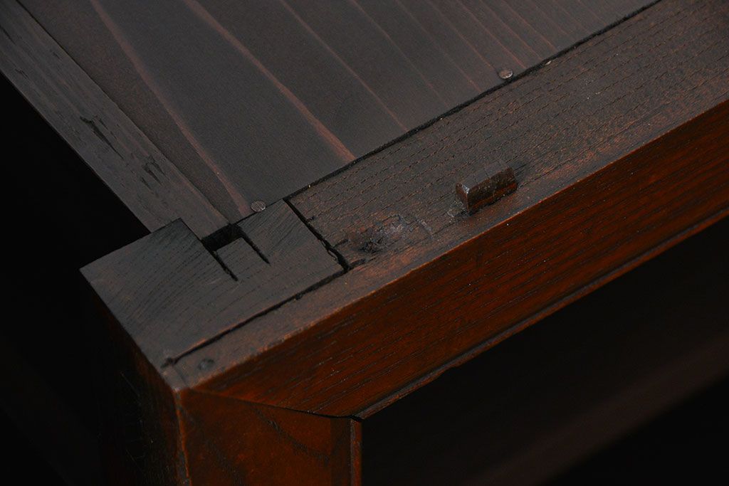 アンティーク家具　前面欅材でつくられた歴史ある四尺水屋箪笥(食器棚)