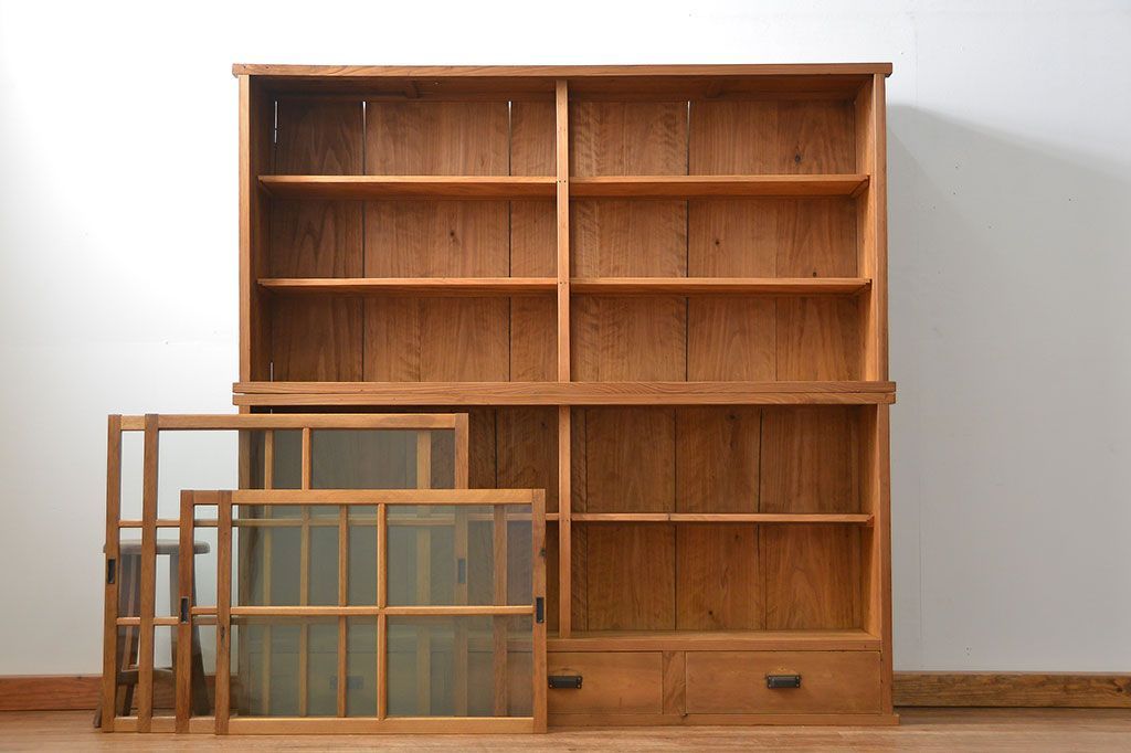 アンティーク家具 アンティーク 古い木味の繊細な薄型収納棚(ガラスケース、飾り棚、戸棚)