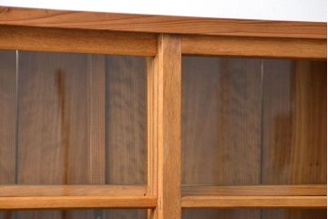 アンティーク家具 アンティーク 古い木味の繊細な薄型収納棚(ガラスケース、飾り棚、戸棚)