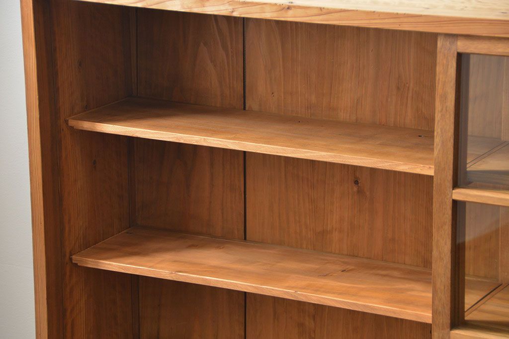 アンティーク家具 アンティーク 古い木味の繊細な薄型収納棚(ガラスケース、飾り棚、戸棚)