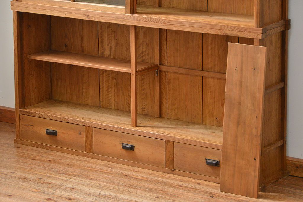 アンティーク家具 アンティーク 古い木味の繊細な薄型収納棚(ガラスケース、飾り棚、戸棚)