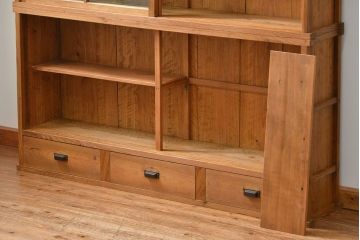 アンティーク家具 アンティーク 古い木味の繊細な薄型収納棚(ガラスケース、飾り棚、戸棚)