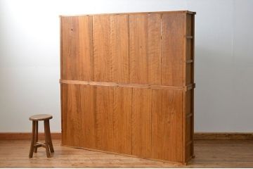 アンティーク家具 アンティーク 古い木味の繊細な薄型収納棚(ガラスケース、飾り棚、戸棚)