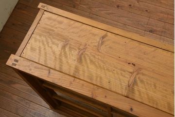 アンティーク家具 アンティーク 古い木味の繊細な薄型収納棚(ガラスケース、飾り棚、戸棚)