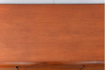 北欧家具 ロングサイズの北欧ビンテージ チーク材 サイドボード(リビングボード、キャビネット)