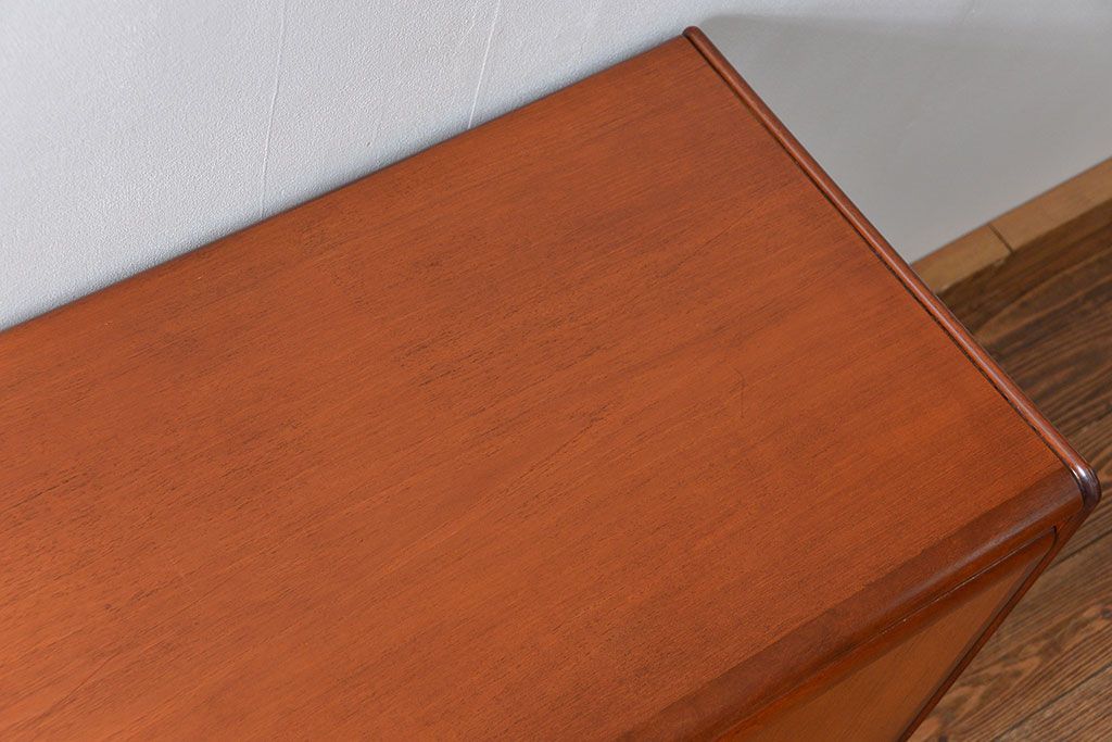 北欧家具 ロングサイズの北欧ビンテージ チーク材 サイドボード(リビングボード、キャビネット)