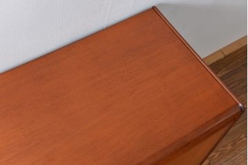 北欧家具 ロングサイズの北欧ビンテージ チーク材 サイドボード(リビングボード、キャビネット)