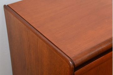 北欧家具 ロングサイズの北欧ビンテージ チーク材 サイドボード(リビングボード、キャビネット)