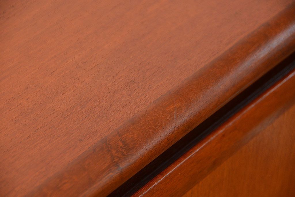 北欧家具 ロングサイズの北欧ビンテージ チーク材 サイドボード(リビングボード、キャビネット)