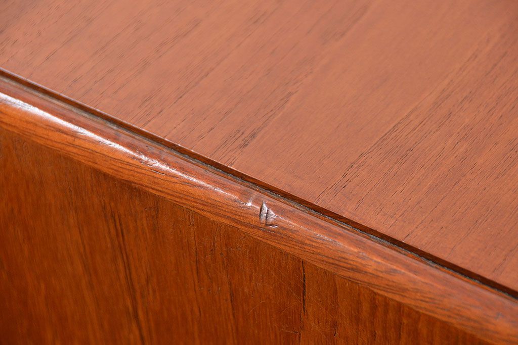 北欧家具 ロングサイズの北欧ビンテージ チーク材 サイドボード(リビングボード、キャビネット)