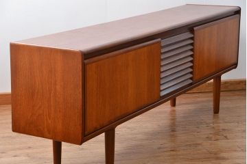 北欧家具 ロングサイズの北欧ビンテージ チーク材 サイドボード(リビングボード、キャビネット)