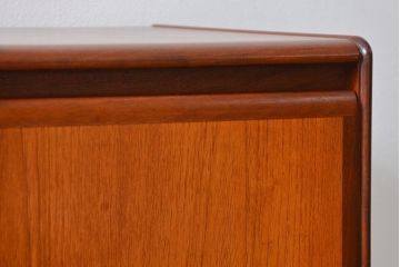 北欧家具 ロングサイズの北欧ビンテージ チーク材 サイドボード(リビングボード、キャビネット)