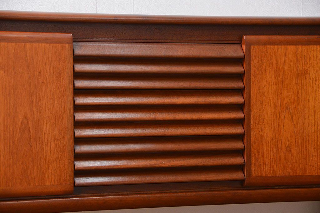 北欧家具 ロングサイズの北欧ビンテージ チーク材 サイドボード(リビングボード、キャビネット)