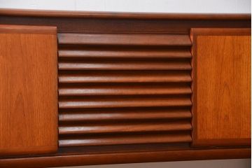 北欧家具 ロングサイズの北欧ビンテージ チーク材 サイドボード(リビングボード、キャビネット)