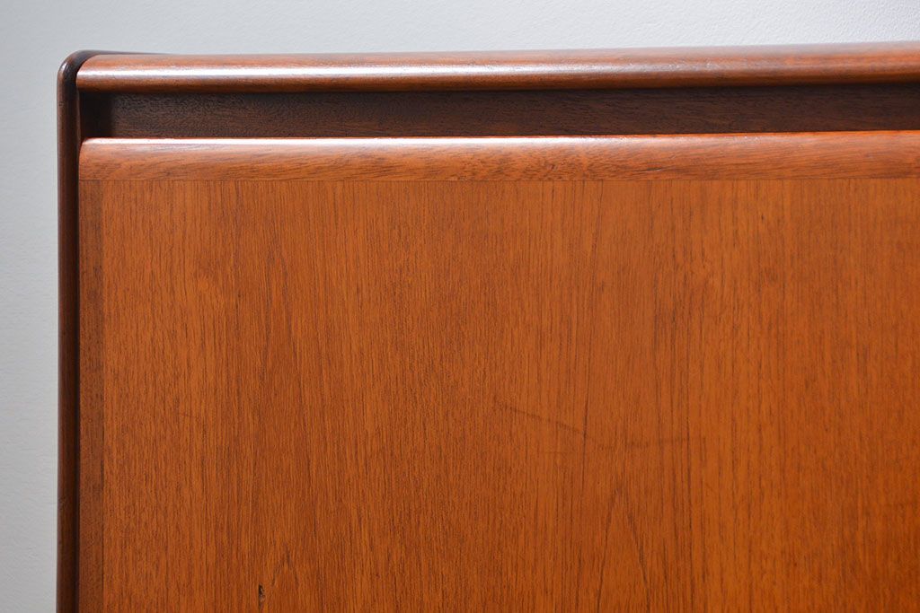 北欧家具 ロングサイズの北欧ビンテージ チーク材 サイドボード(リビングボード、キャビネット)