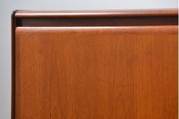 北欧家具 ロングサイズの北欧ビンテージ チーク材 サイドボード(リビングボード、キャビネット)