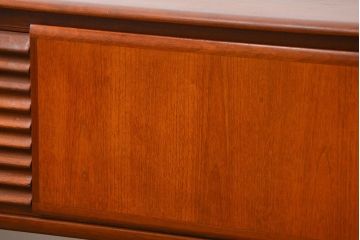 北欧家具 ロングサイズの北欧ビンテージ チーク材 サイドボード(リビングボード、キャビネット)