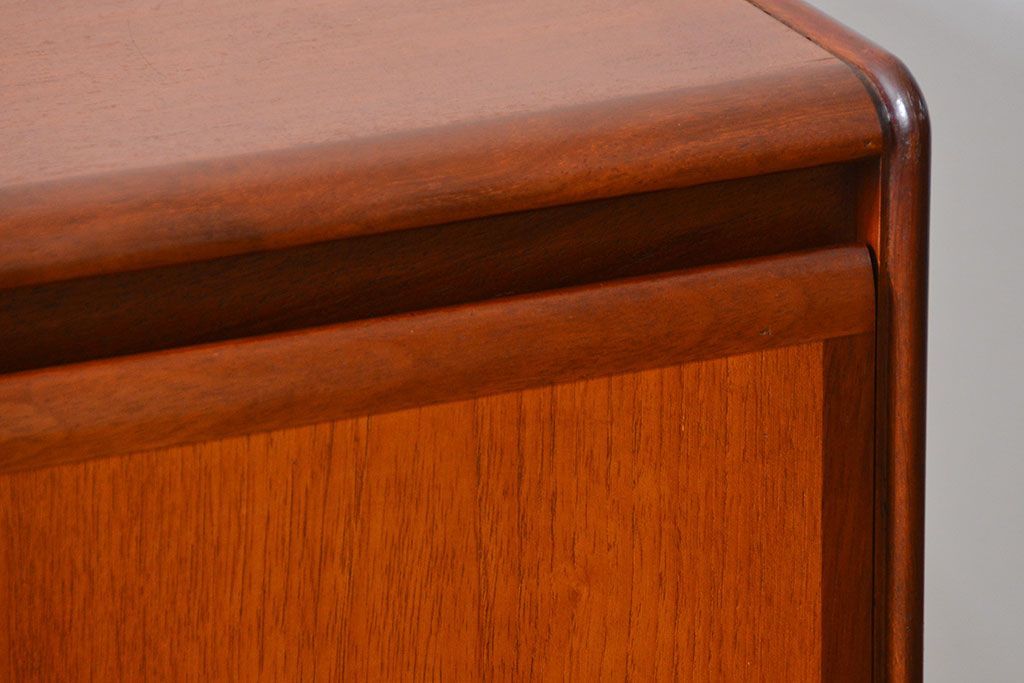 北欧家具 ロングサイズの北欧ビンテージ チーク材 サイドボード(リビングボード、キャビネット)