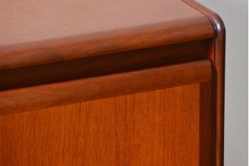 北欧家具 ロングサイズの北欧ビンテージ チーク材 サイドボード(リビングボード、キャビネット)