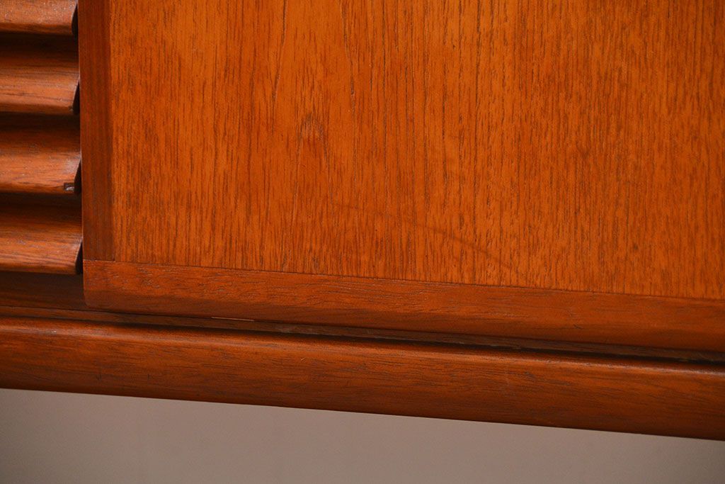 北欧家具 ロングサイズの北欧ビンテージ チーク材 サイドボード(リビングボード、キャビネット)