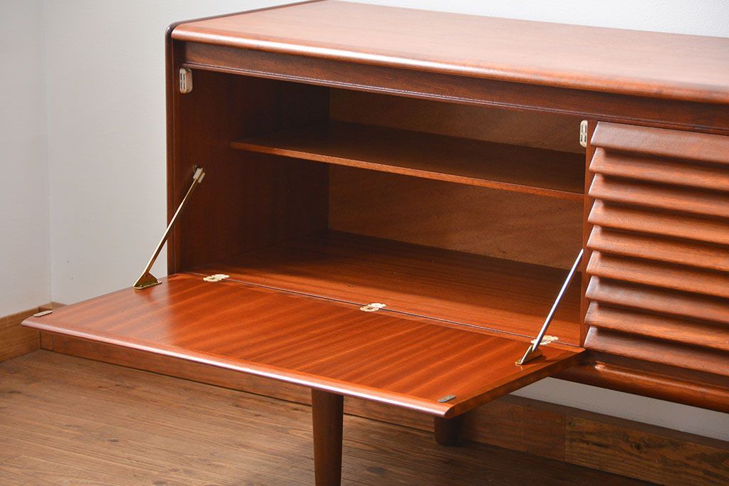 北欧家具 ロングサイズの北欧ビンテージ チーク材 サイドボード(リビングボード、キャビネット)