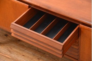 北欧家具 ロングサイズの北欧ビンテージ チーク材 サイドボード(リビングボード、キャビネット)