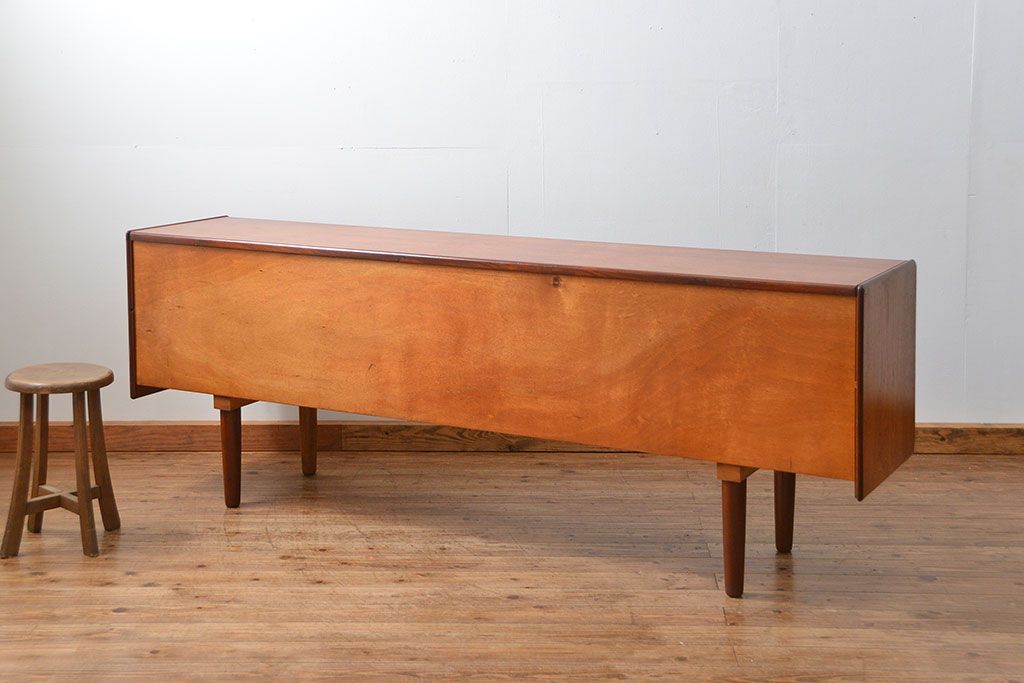 北欧家具 ロングサイズの北欧ビンテージ チーク材 サイドボード(リビングボード、キャビネット)